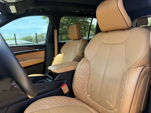 Used 2024 Jeep Grand Cherokee L Summit AWD/4WD image 11