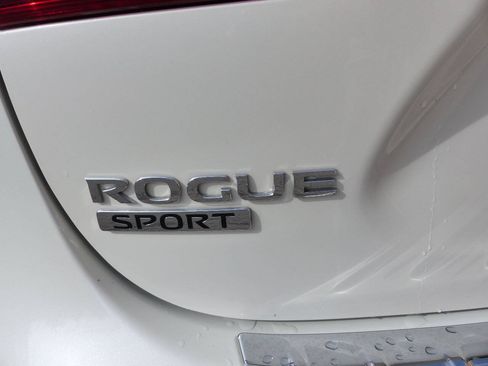 Used 2021 Nissan Rogue Sport SV FWD image 8