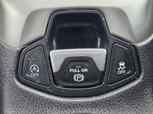 Used 2019 Jeep Compass Latitude w/ Popular Equipment Group FWD image 26