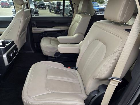 Used 2023 Ford Expedition Limited image 12
