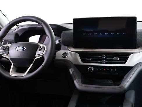 New 2026 Ford Explorer Active w/ Active Comfort Package AWD/4WD image 8
