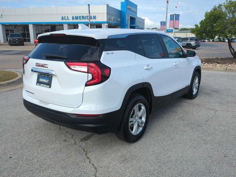 Used 2024 GMC Terrain SLE FWD image 8