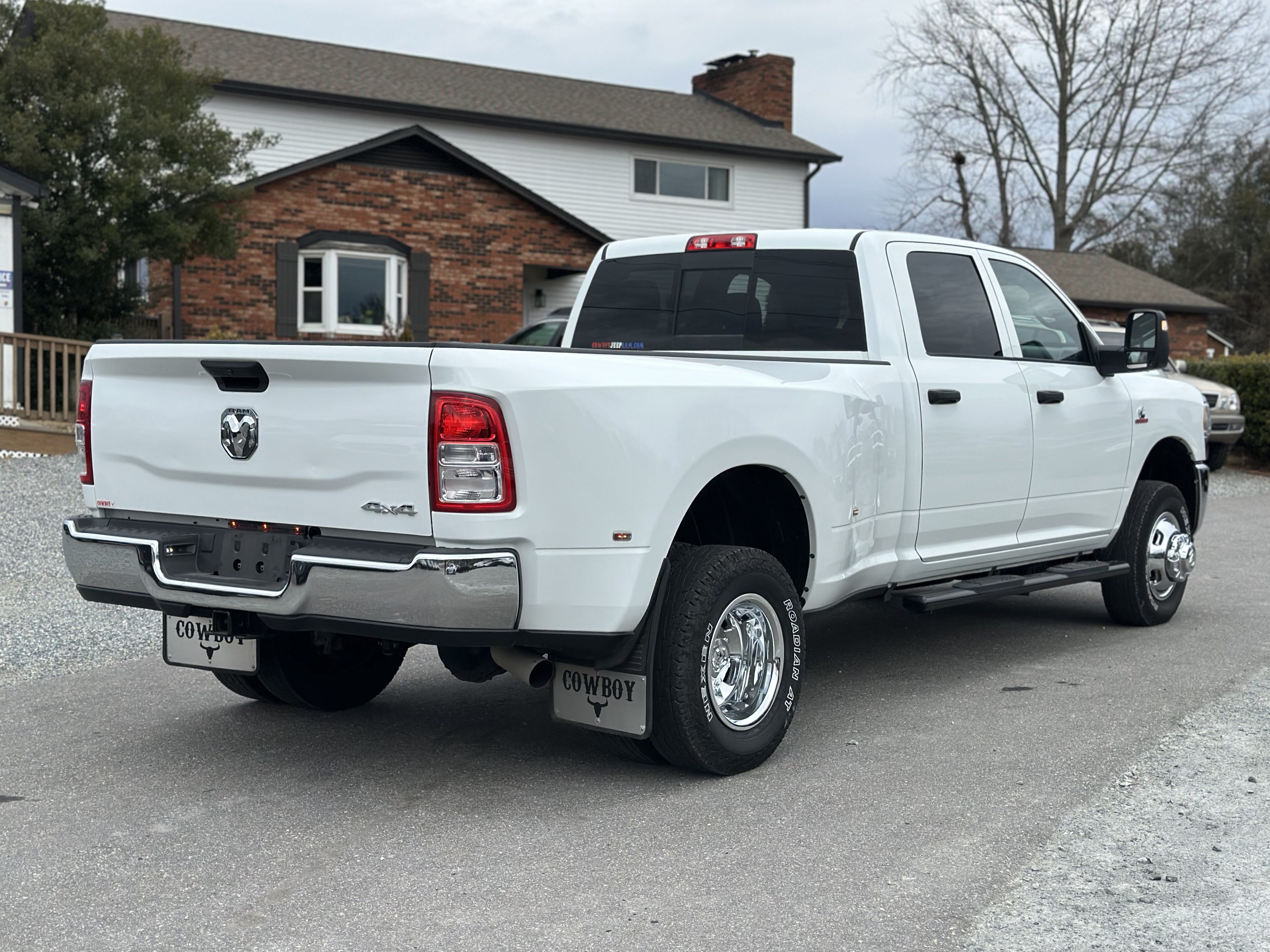 Used 2024 RAM 3500 Tradesman w/ Chrome Appearance Group AWD/4WD image 3