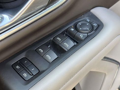 Certified 2023 GMC Yukon XL SLT w/ SLT Premium Package AWD/4WD image 21