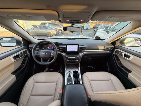 Used 2020 Ford Explorer XLT w/ Equipment Group 202A image 21