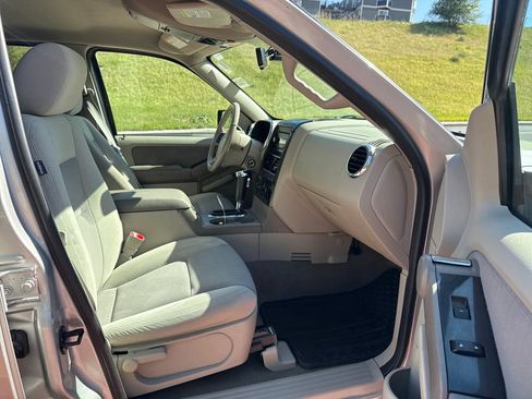 Used 2007 Ford Explorer XLT AWD/4WD image 29