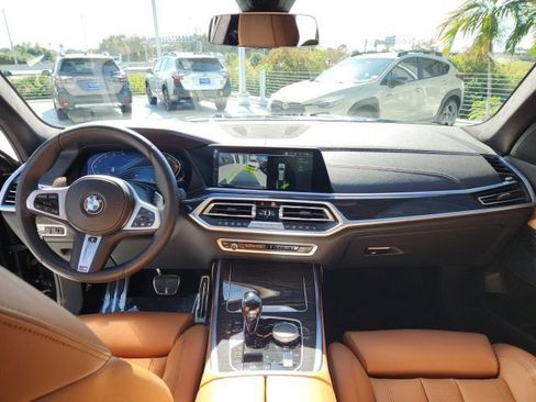 Used 2022 BMW X7 xDrive40i w/ M Sport Package image 25