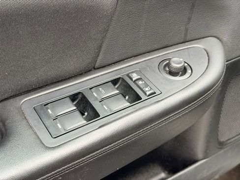 Used 2012 Chrysler 200 Touring image 17