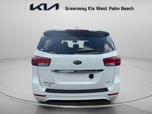 Used 2018 Kia Sedona LX FWD image 6