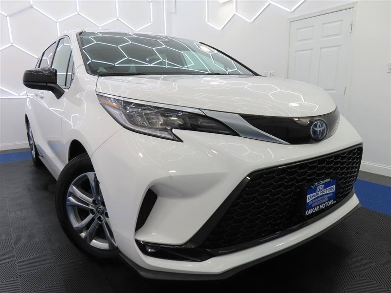 Used 2021 Toyota Sienna XSE w/ XSE Plus Package AWD/4WD image 3