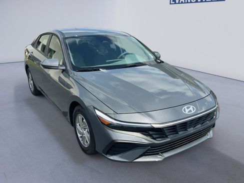 New 2026 Hyundai Elantra SE FWD image 3