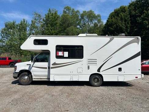 Used 2017 Ford E-350 and Econoline 350 Super Duty w/ Motorhome Prep Package RWD image 2