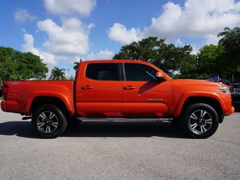 Used 2016 Toyota Tacoma TRD Sport w/ Premium & Technology Package RWD image 12