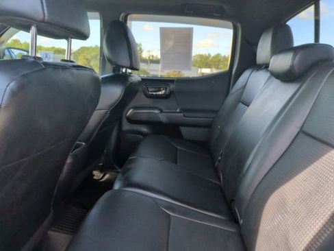 Used 2018 Toyota Tacoma TRD Off-Road AWD/4WD image 28
