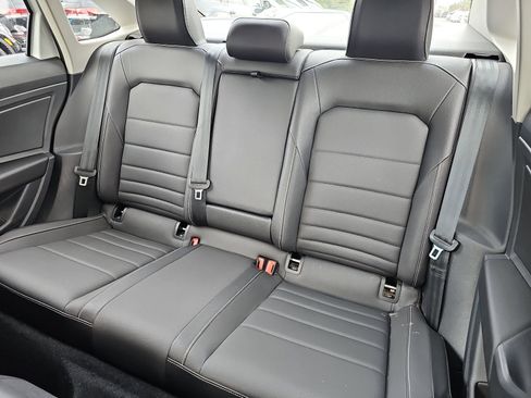 Certified 2024 Volkswagen Jetta SE w/ Panoramic Sunroof Package image 15