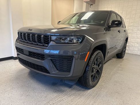 New 2026 Jeep Grand Cherokee Altitude AWD/4WD image 12