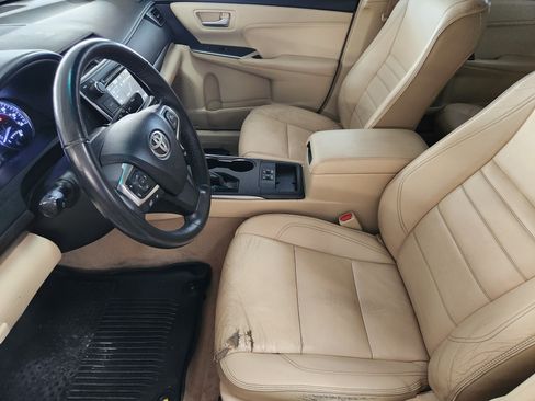 Used 2016 Toyota Camry XLE w/ Moonroof Package FWD image 9
