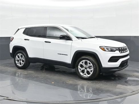 Used 2025 Jeep Compass Sport image 6