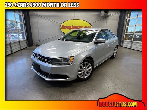 Used 2013 Volkswagen Jetta SE image 1
