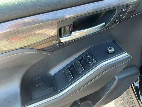 Used 2021 Toyota Highlander Platinum FWD image 16