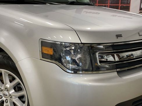 Used 2019 Ford Flex SE image 11