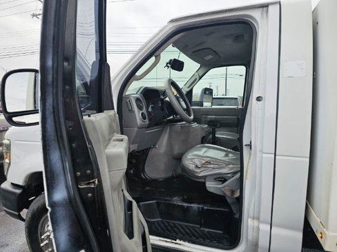 Used 2012 Ford E-450 and Econoline 450 Super Duty image 18