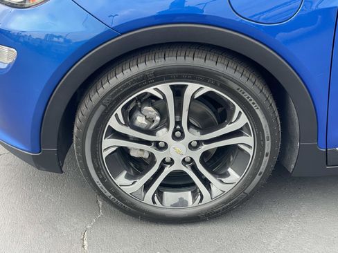 Used 2019 Chevrolet Bolt Premier w/ Infotainment Package FWD image 30