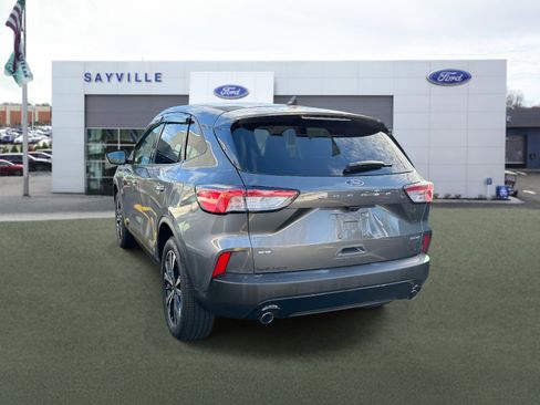 Used 2022 Ford Escape SE w/ SE Sport Appearance Package image 5