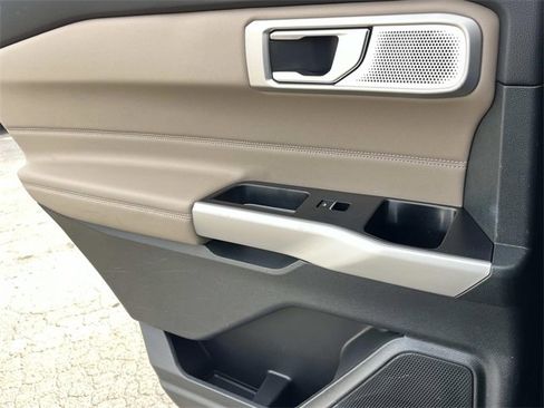 Used 2023 Ford Explorer Limited w/ Limited Technology Package image 20