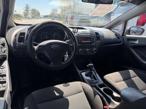 Used 2017 Kia Forte LX FWD image 3