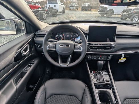 New 2026 Jeep Compass Latitude image 12
