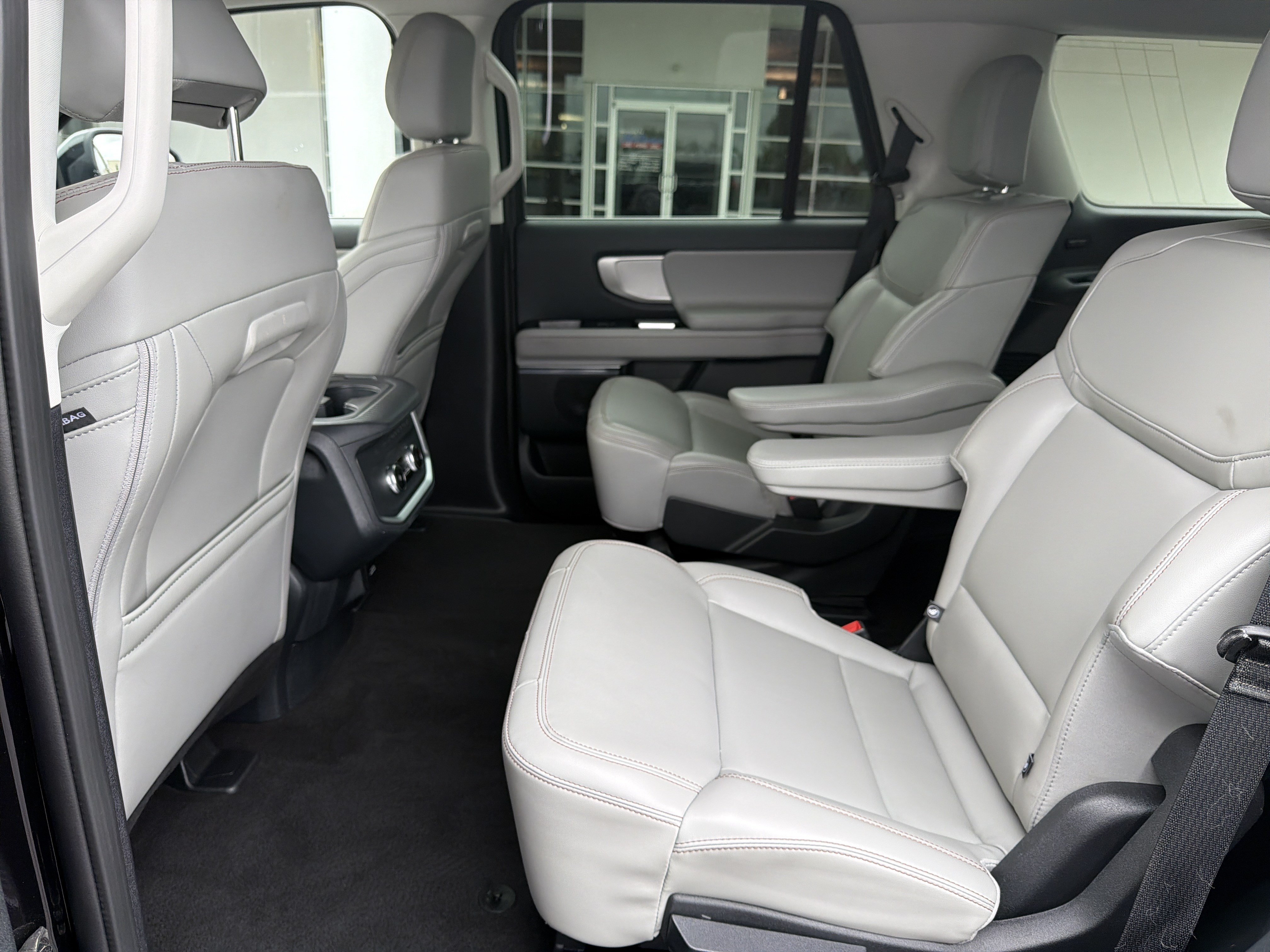 Certified 2025 Ford Expedition Active AWD/4WD image 35