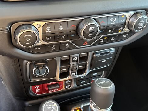 New 2025 Jeep Gladiator Rubicon image 34