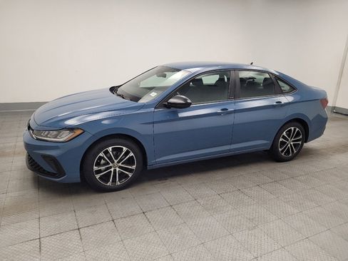 Used 2025 Volkswagen Jetta Sport FWD image 2