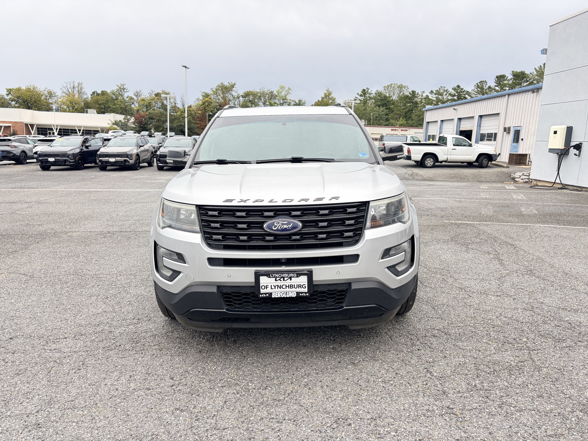 Used 2016 Ford Explorer Sport w/ Equipment Group 401A AWD/4WD image 3