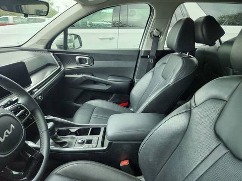 Used 2024 Kia Sorento S image 8