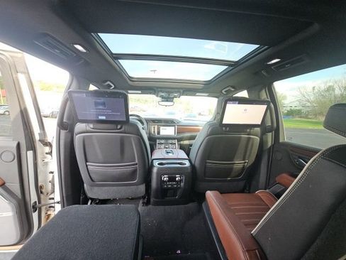 Used 2023 GMC Yukon Denali Ultimate image 35