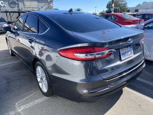 Used 2019 Ford Fusion SE image 11