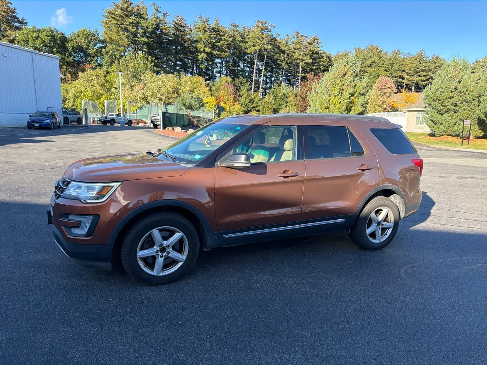 Used 2017 Ford Explorer XLT w/ Equipment Group 201A AWD/4WD image 1