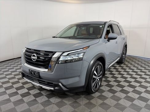 Certified 2024 Nissan Pathfinder Platinum AWD/4WD image 2