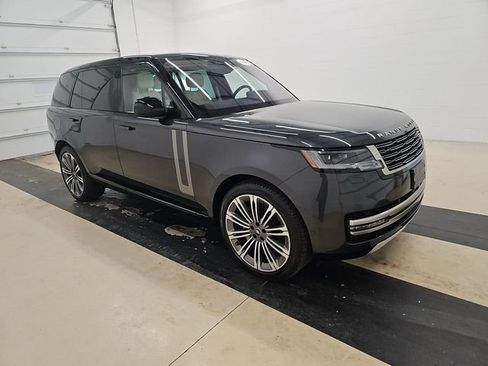 Used 2023 Land Rover Range Rover Long Wheelbase SE image 3