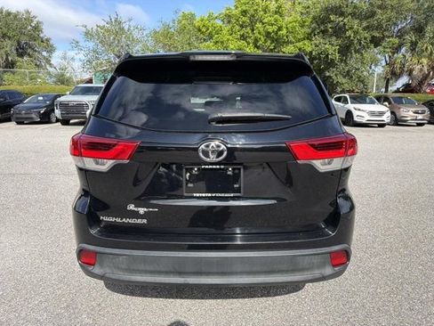 Certified 2017 Toyota Highlander LE FWD image 3