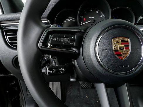Used 2026 Porsche Macan AWD/4WD image 10