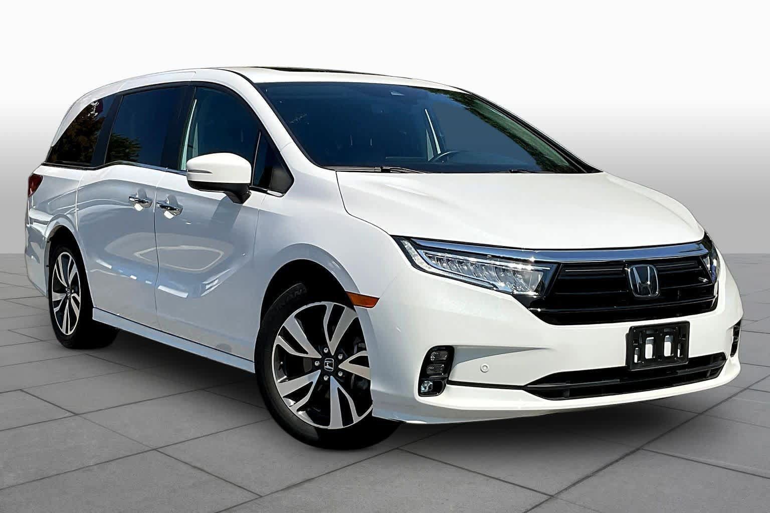 Used 2023 Honda Odyssey Touring image 3
