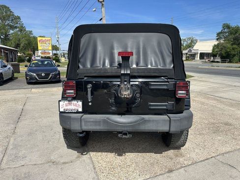 Used 2014 Jeep Wrangler Unlimited Rubicon AWD/4WD image 6