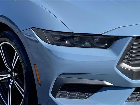 Used 2025 Ford Mustang Coupe RWD image 21