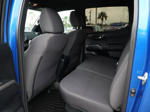 Used 2018 Toyota Tacoma TRD Off-Road AWD/4WD image 18