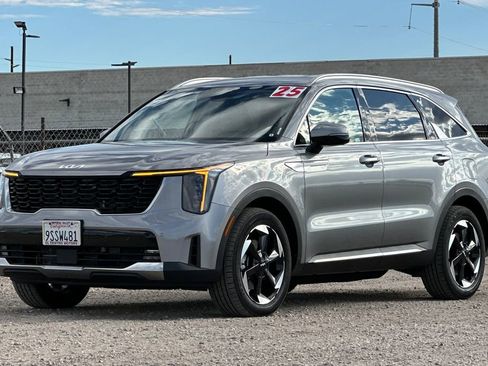 Used 2025 Kia Sorento EX image 9