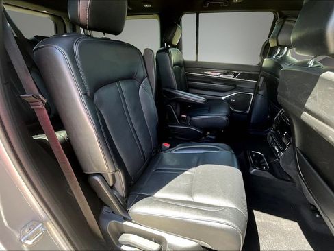 Used 2022 Jeep Wagoneer Series III w/ Flexible Seating Group AWD/4WD image 17