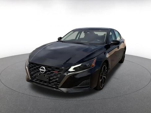 Used 2025 Nissan Altima 2.5 SR FWD image 7